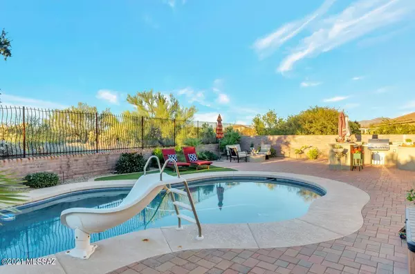 Oro Valley, AZ 85755,343 E Honey Bee Preserve Way