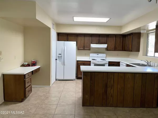 Green Valley, AZ 85614,915 S La Higuera