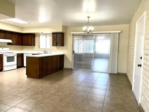 Green Valley, AZ 85614,915 S La Higuera