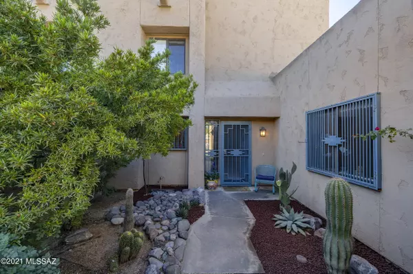 3010 E Thornhall Terrace, Tucson, AZ 85716