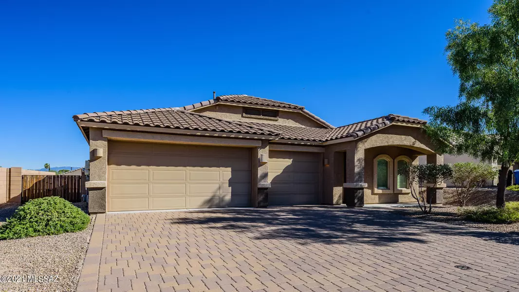 282 W Andrew Potter Street, Corona De Tucson, AZ 85641