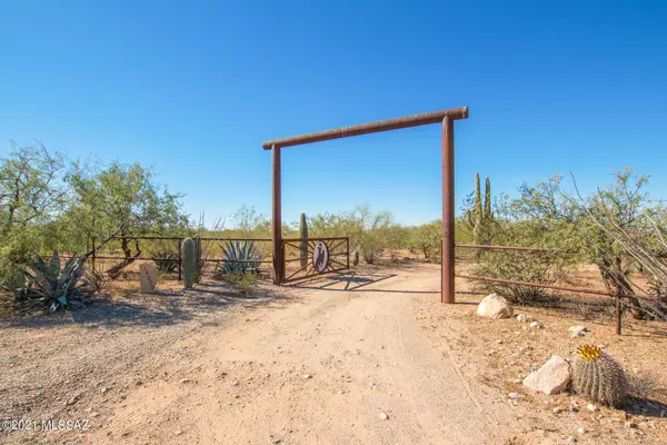 18050 S Desert Saguaro Shadow Place, Sahuarita, AZ 85629