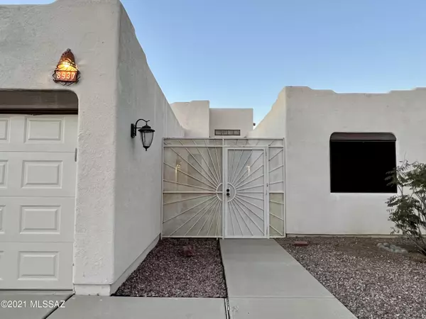 8937 N Palm Brook Drive, Tucson, AZ 85743