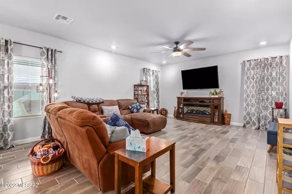 Corona De Tucson, AZ 85641,750 S Adanirom Judson Avenue