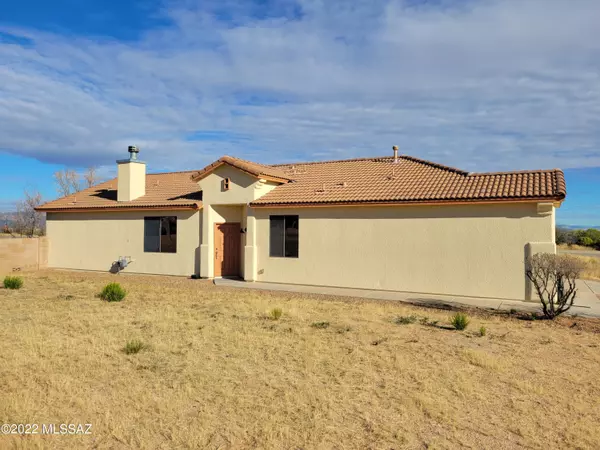 1689 S Moonshadow Drive, Benson, AZ 85602