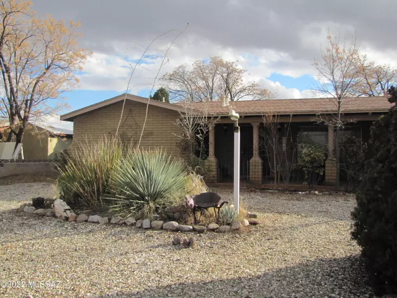 1006 E Mescal Drive, Pearce, AZ 85625