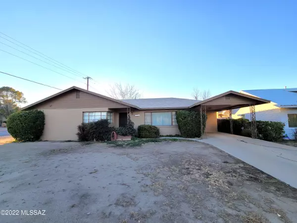 1318 S 8th Ave, Safford, AZ 85546