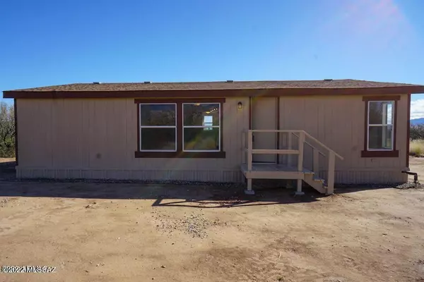 8665 E Jaykay Drive, Hereford, AZ 85615