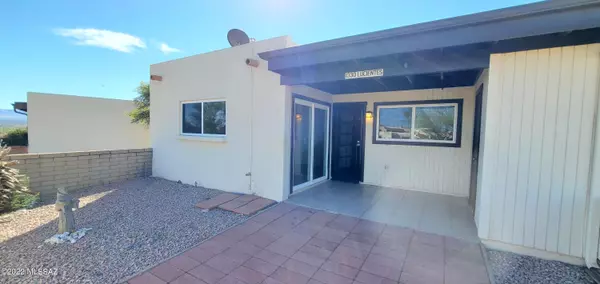 1330 W Camino Lucientes, Green Valley, AZ 85622