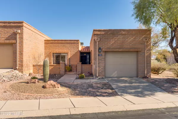 1494 W Via De La Gloria,  Green Valley,  AZ 85622