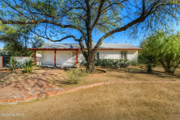 116 N Douglas Circle, Tucson, AZ 85711