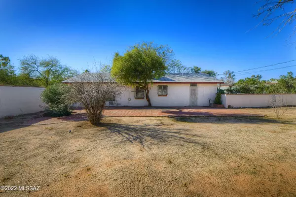 Tucson, AZ 85711,116 N Douglas Circle