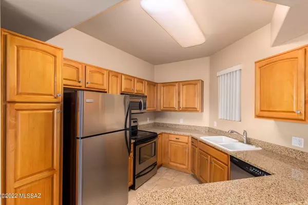 Tucson, AZ 85718,2550 E River Road #16103