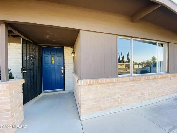 8426 E Rolling Ridge Street,  Tucson,  AZ 85710