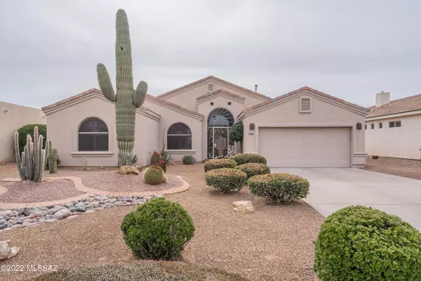 2741 S Chipshot Drive, Green Valley, AZ 85614