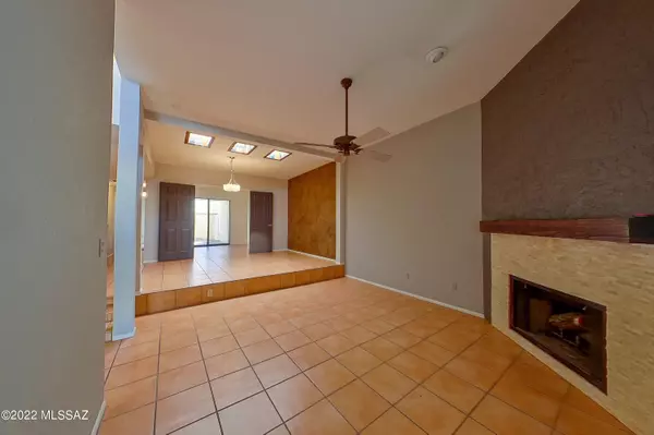 Tucson, AZ 85745,2496 N Ironwood Ridge Drive