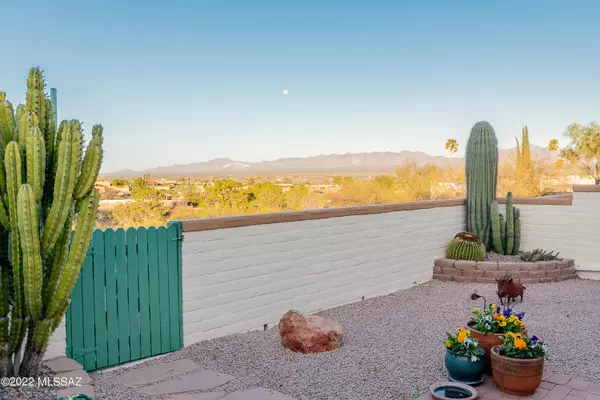 1084 W Camino Sagasta, Green Valley, AZ 85622