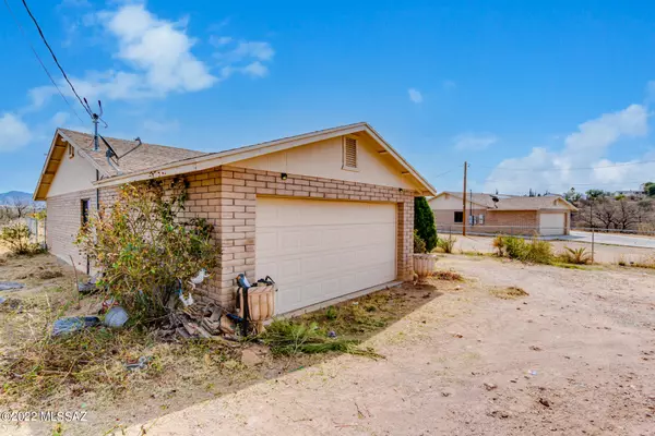 Nogales, AZ 85621,840 N Western Place