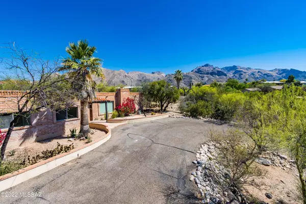 7025 N Skyway Drive, Tucson, AZ 85718