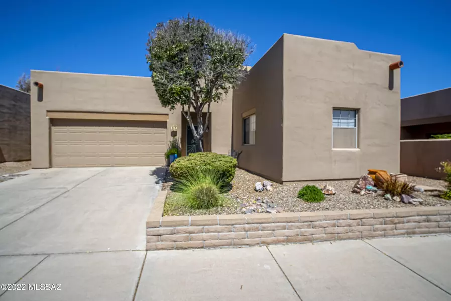 830 W Via Rio Fuerte, Green Valley, AZ 85614