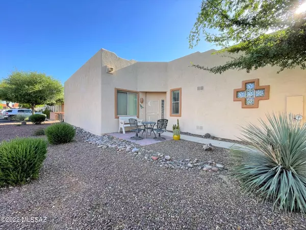 524 W Parkwood Court, Green Valley, AZ 85614