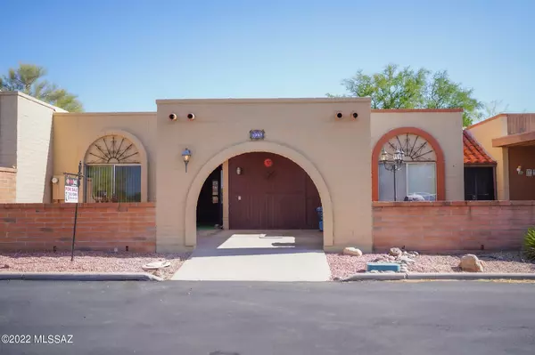 1357 W Calle Altamira, Green Valley, AZ 85622