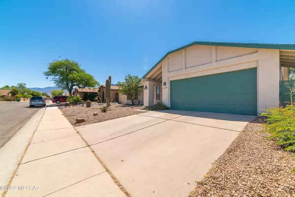 Tucson, AZ 85737,1533 W Oak Shadows Drive