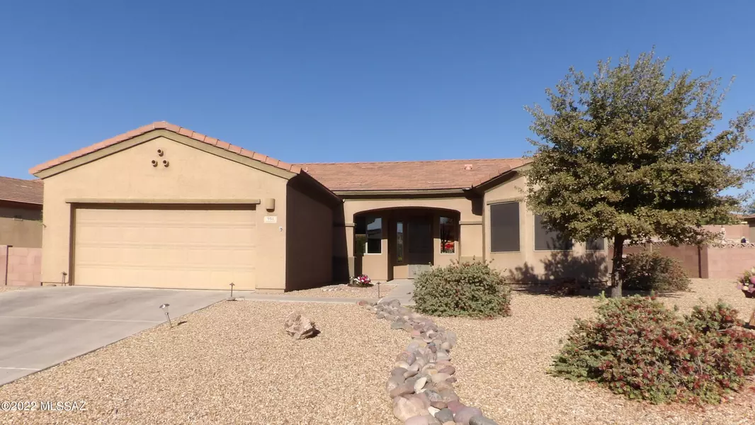 951 W Tenniel Drive, Green Valley, AZ 85614