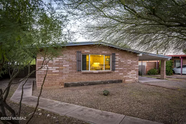 5353 E Willard Street, Tucson, AZ 85712