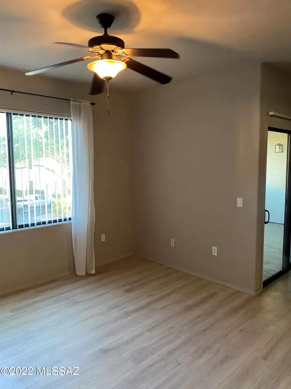 Tucson, AZ 85718,2550 E River Road #5206