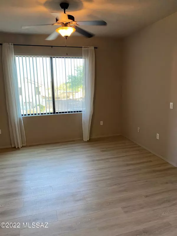 Tucson, AZ 85718,2550 E River Road #5206