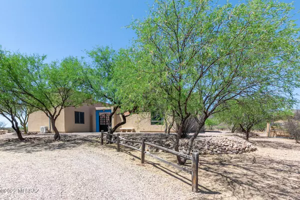 15 Calle Finisterra, Tubac, AZ 85646