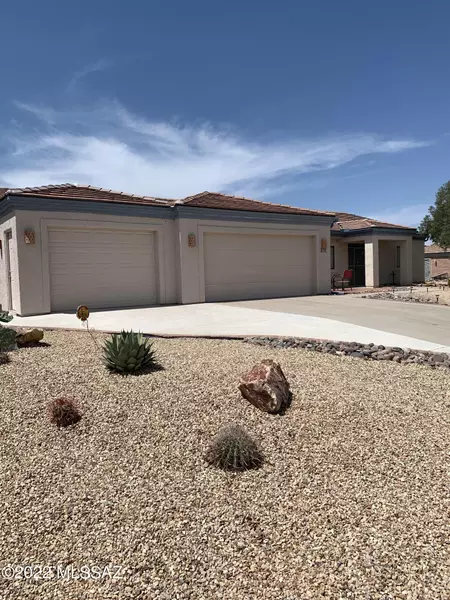 842 W Welcome Way, Green Valley, AZ 85614