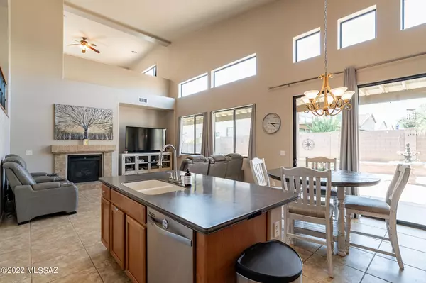 92 W Calle Tierra Serena, Sahuarita, AZ 85629