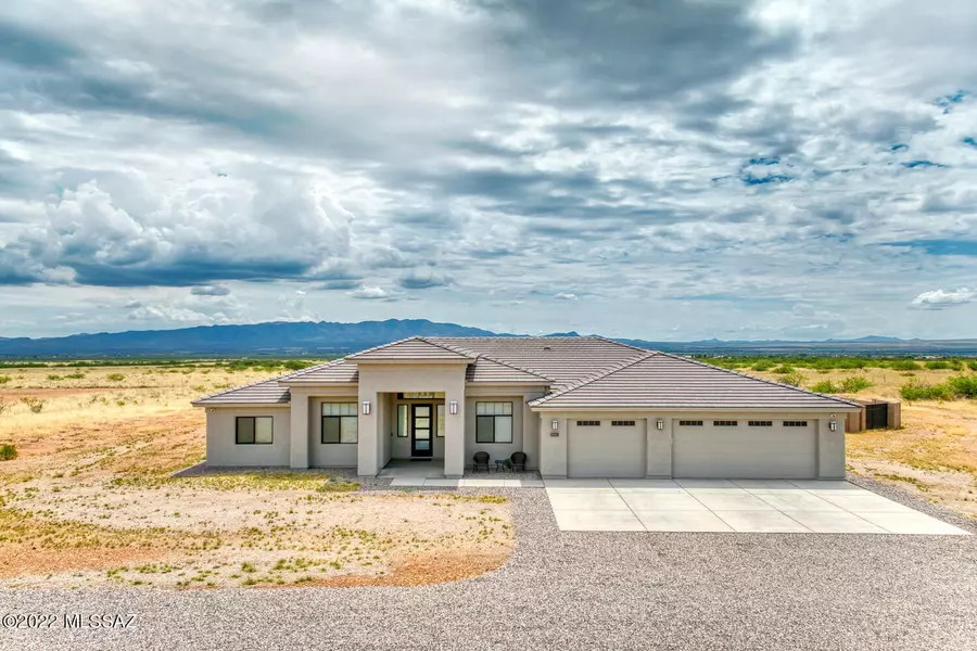 8665 S Sunquail Terrace, Hereford, AZ 85615