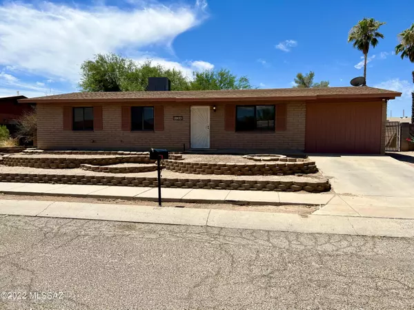 8480 E Desert Aire Street, Tucson, AZ 85730