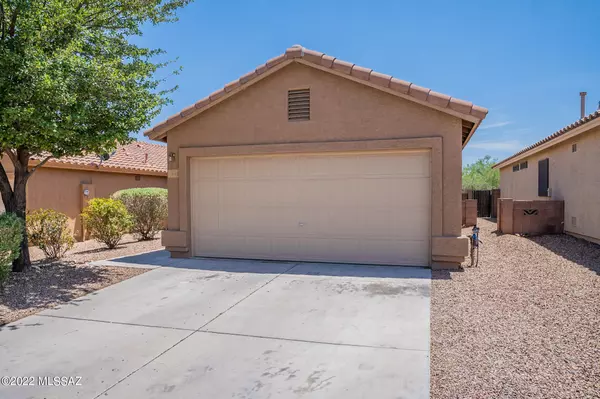 841 W Calle Barranca Seca, Green Valley, AZ 85614