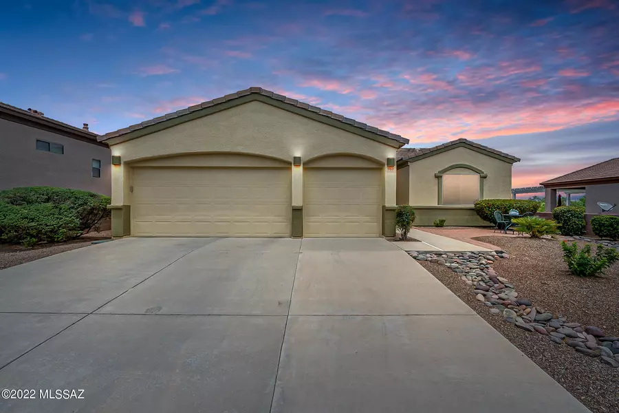 962 W Mountain Stone Drive, Green Valley, AZ 85614