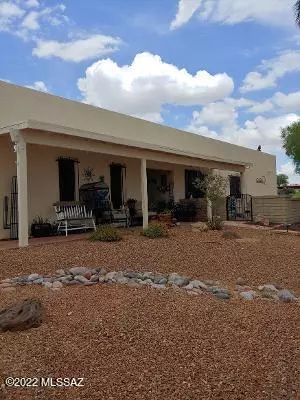 730 W Camino Iturbide, Green Valley, AZ 85622