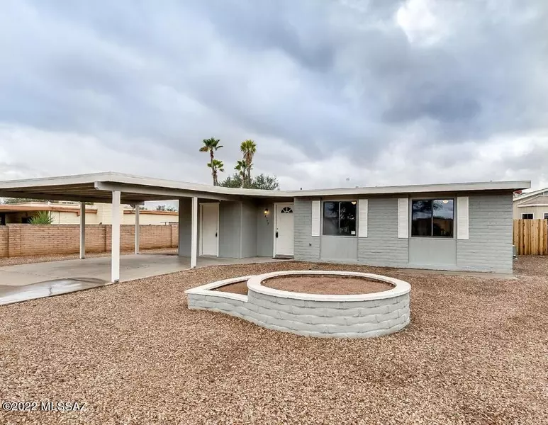 4751 W De La Canoa Drive, Amado, AZ 85645