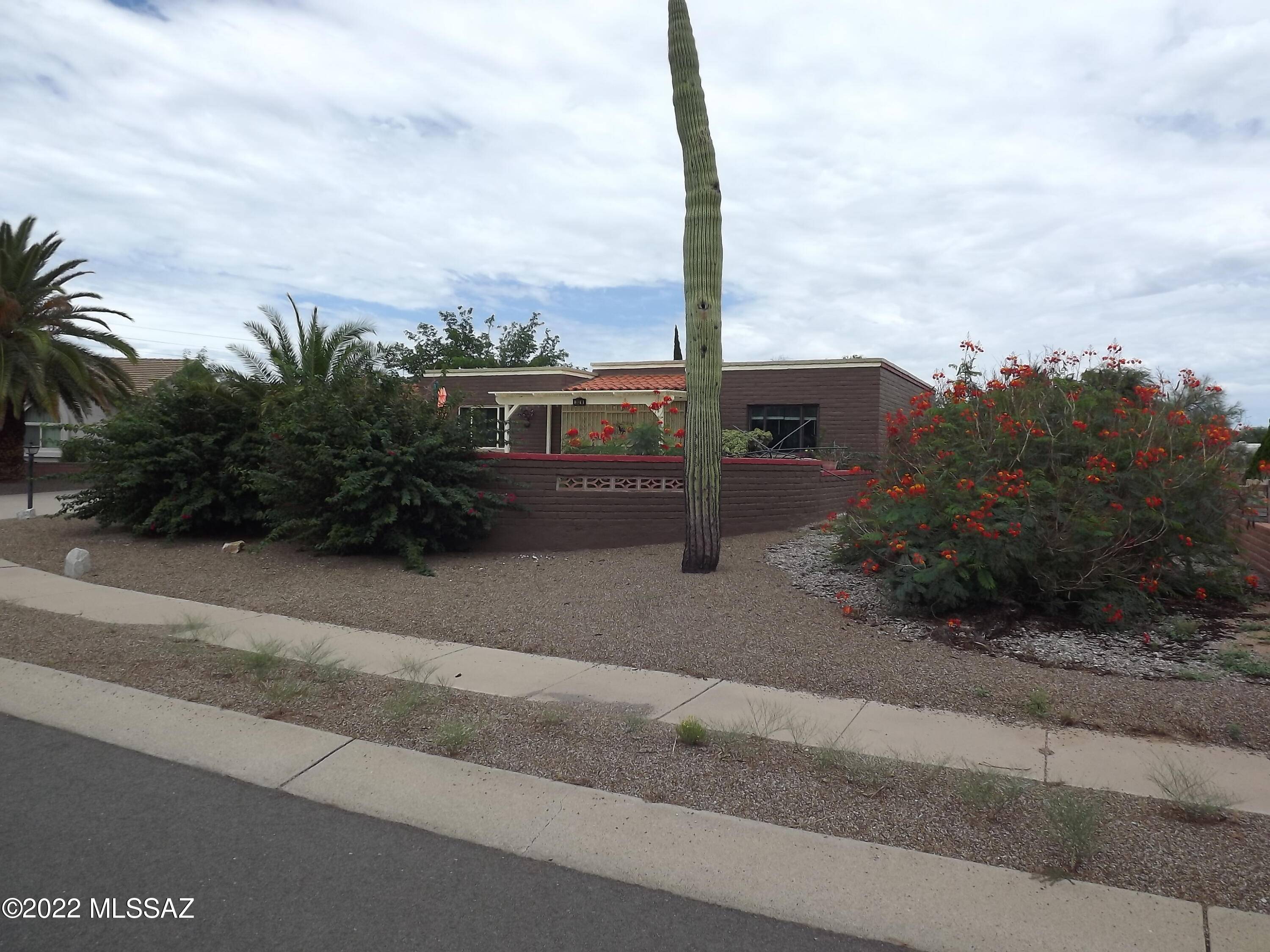 Green Valley, AZ 85614,282 W Calle Melendrez
