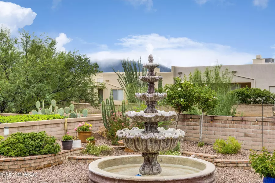 633 W Mickelson Lane, Green Valley, AZ 85614