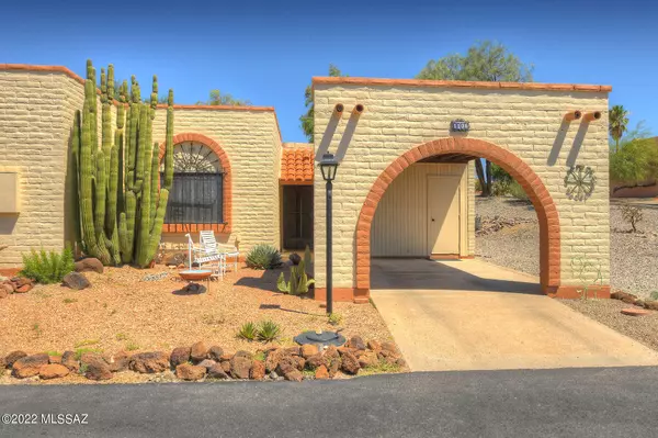 1106 W Calle Alcazar, Green Valley, AZ 85622