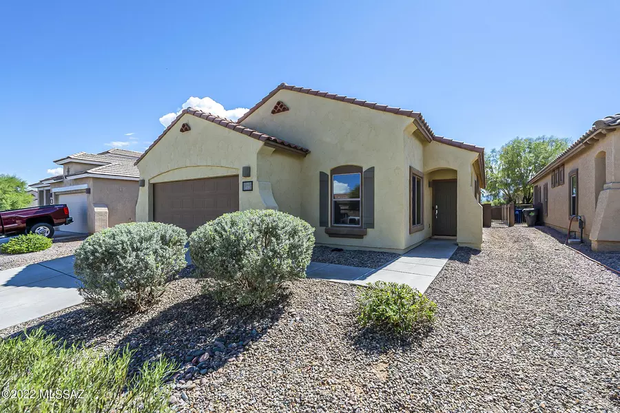 425 W Calle Sombra Linda, Sahuarita, AZ 85629