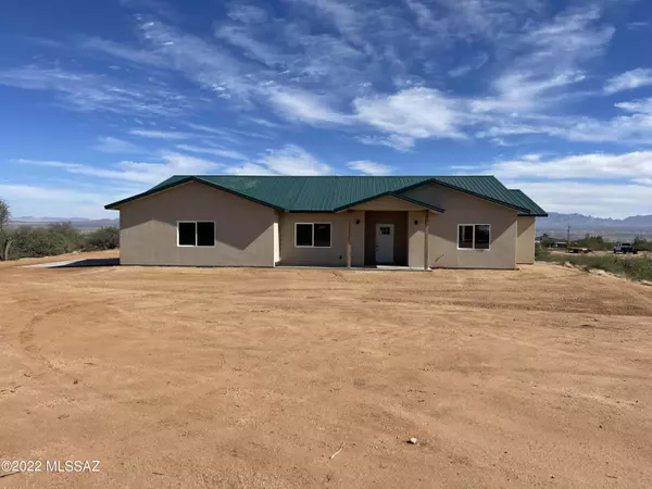 1102 W Jennella Drive, Benson, AZ 85602