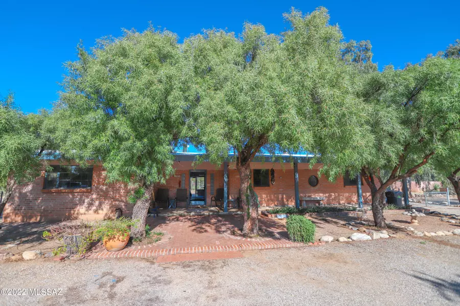 2550 W Camino Del Sur, Tucson, AZ 85742