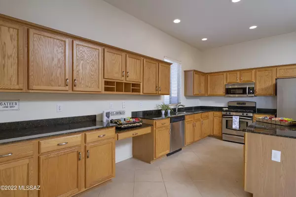 710 E Blue Mesa Place, Vail, AZ 85641