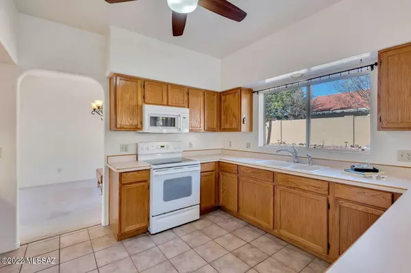 Oro Valley, AZ 85737,930 W Silver Hills Street