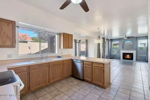 Oro Valley, AZ 85737,930 W Silver Hills Street