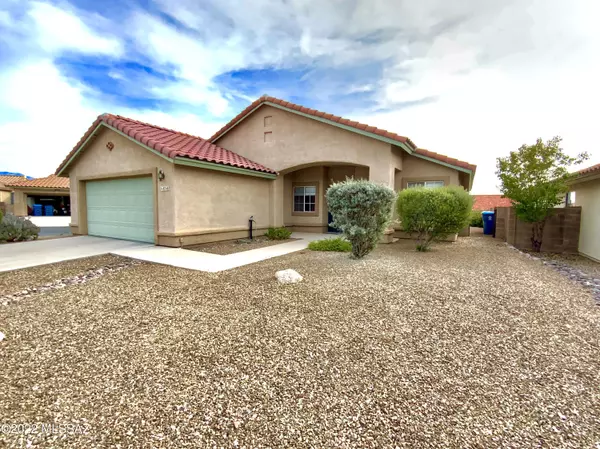 8748 N Walter Hagen Drive, Tucson, AZ 85742